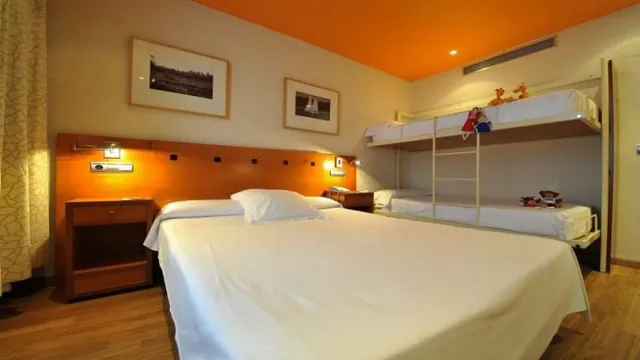 High Tech Avenida Gran Via Hotel Madrid photo 3