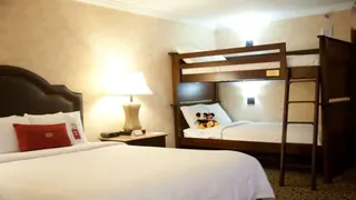 Anaheim Plaza Hotel & Suites