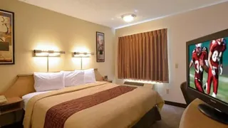 Red Roof Inn & Suites Fayetteville - Fort Bragg