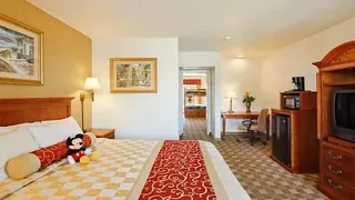 Cortona Inn & Suites Anaheim Resort