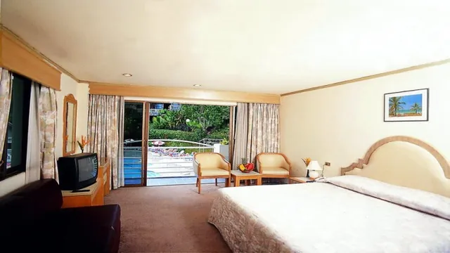 Royal Crown Hotel & Spa photo 2