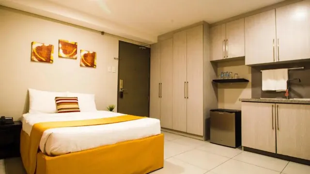 Jade Hotel and Suites photo 3