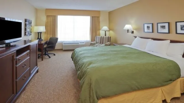 Mercure Aix-en-Provence La Duranne Gare TGV photo 2