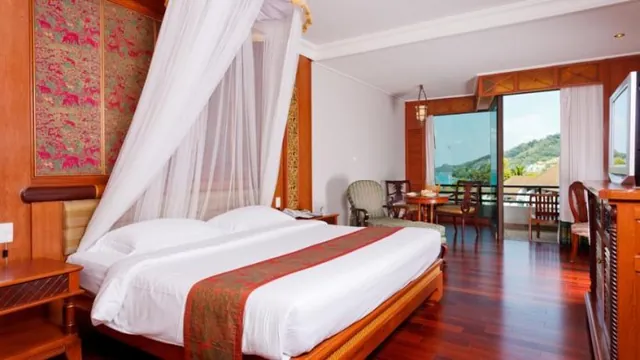 Shangri-La Hotel Surabaya photo 2