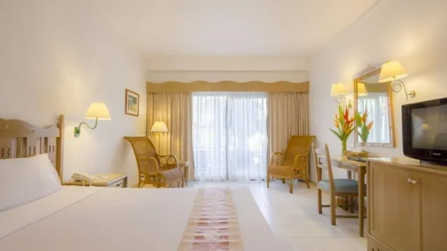 Amora Beach Resort photo 1