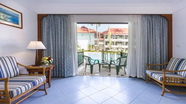 Amora Beach Resort photo 3