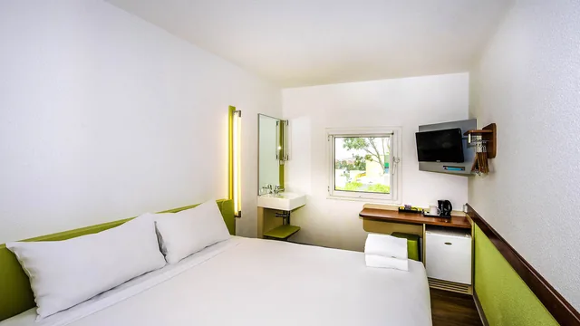 Days Hotel by Wyndham Wenyi Anhui photo 2