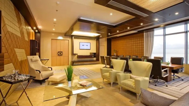 Diamond Hotel Manila photo 3