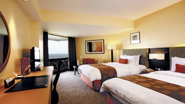 Traders Hotel Manila photo 3