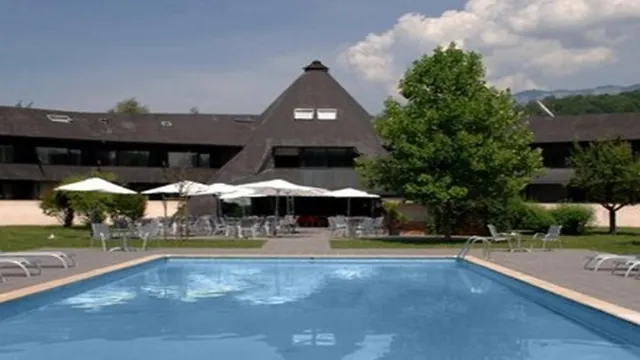 Days Inn by Wyndham Sutton Scotney North photo 2