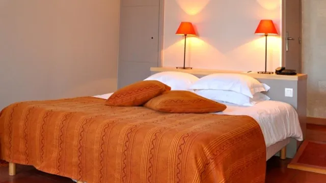 Days Inn by Wyndham Zhuhai Gongbei Port photo 2