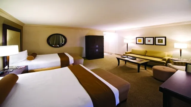 Microtel Inn & Suites by Wyndham Wheeling at The Highlands photo 3