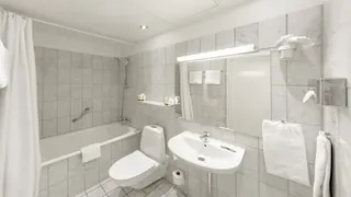 Super 8 by Wyndham Anyang Railway Station He Xie