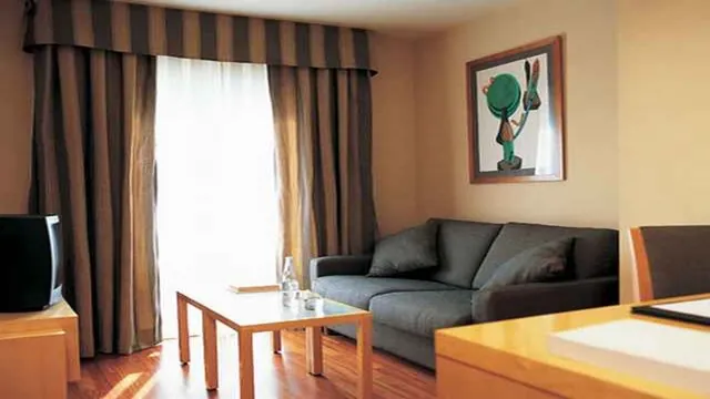 Super 8 by Wyndham Enshi Railway Station Zhanqian Square photo 2