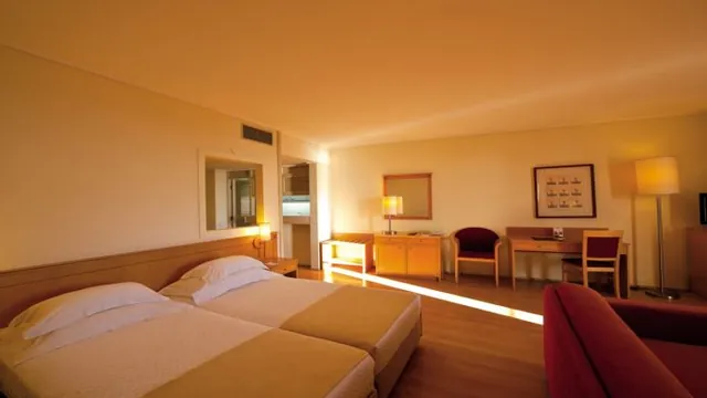 Super 8 by Wyndham Fukang Wu Qi Road photo 2