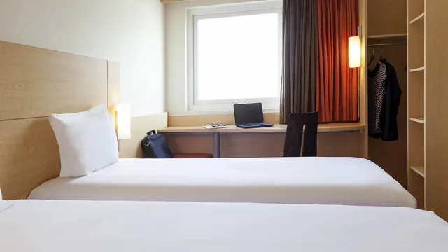 Super 8 by Wyndham Guangzhou Huanshi Xicun Subway Station photo 1