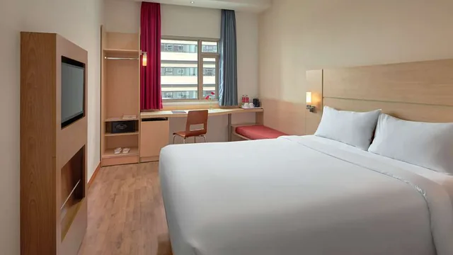 Ibis Saigon South photo 3