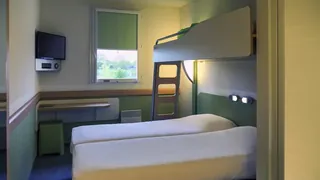 Super 8 by Wyndham Knoxville Downtown Area