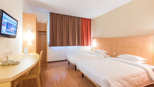 Ibis Shanghai Xujiahui photo 6