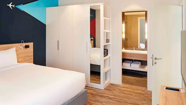 Ibis Saigon Airport photo 3