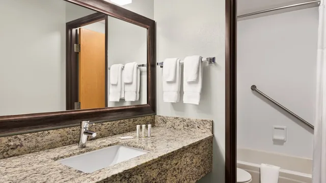 AmericInn by Wyndham Bemidji photo 4