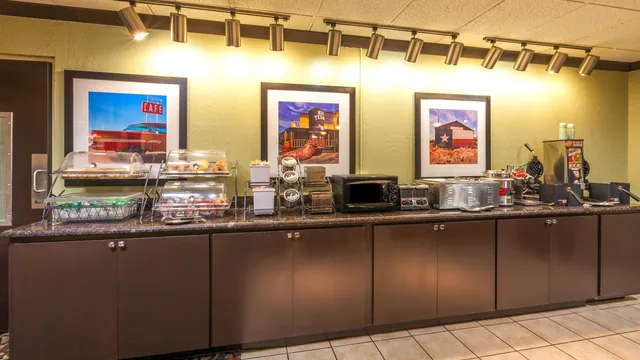 Baymont by Wyndham Amarillo East photo 9