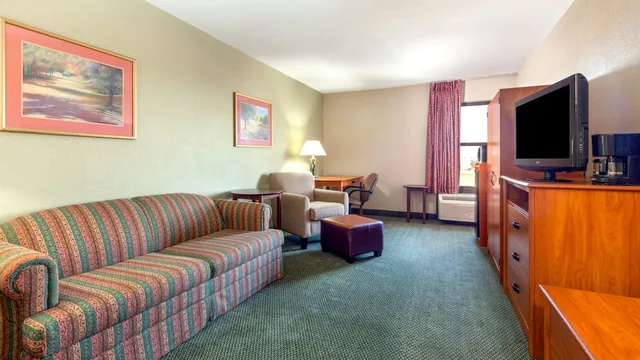 Baymont by Wyndham Amarillo East photo 12