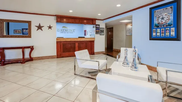 Baymont by Wyndham Arlington at Six Flags Dr photo 11