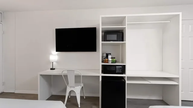 Baymont by Wyndham Orlando North Millenia photo 8