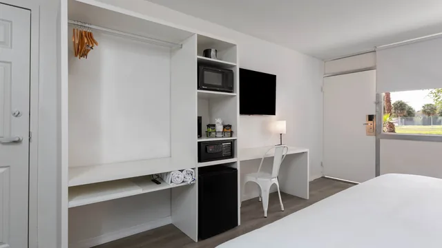 Baymont by Wyndham Orlando North Millenia photo 12