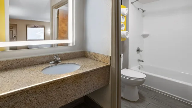 Days Inn by Wyndham Acworth photo 6