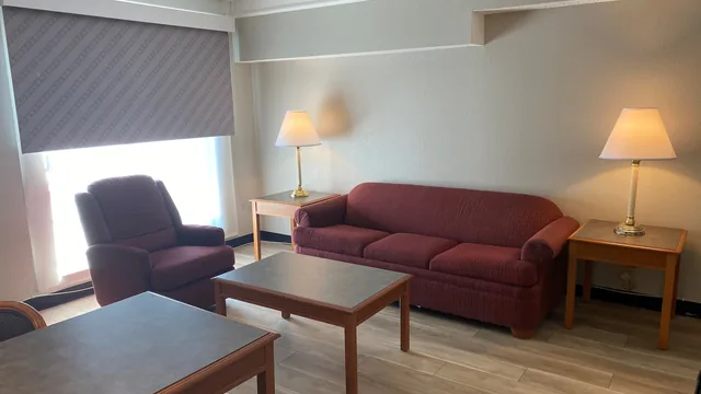 Days Inn & Suites by Wyndham Arlington Heights photo 1