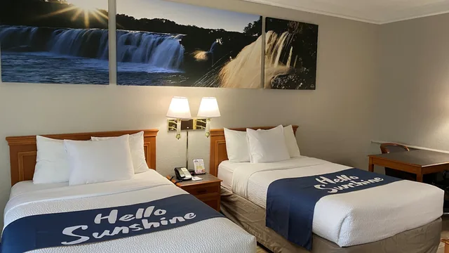 Days Inn & Suites by Wyndham Arlington Heights photo 2