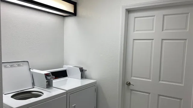 Days Inn & Suites by Wyndham Arlington Heights photo 5