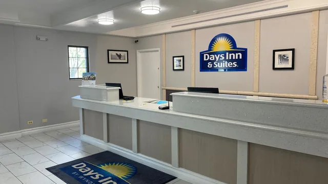 Days Inn & Suites by Wyndham Arlington Heights photo 6