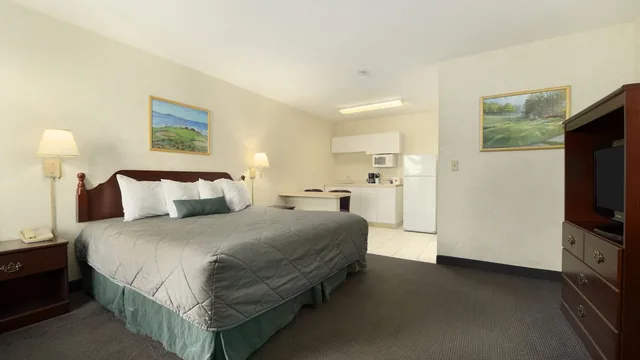 Days Inn by Wyndham Augusta/Fort Eisenhower photo 4