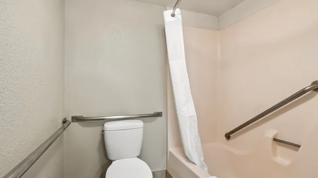 Days Inn by Wyndham Whitmore Lake/Ann Arbor/Brighton photo 2