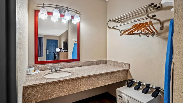 Days Inn by Wyndham Whitmore Lake/Ann Arbor/Brighton photo 10