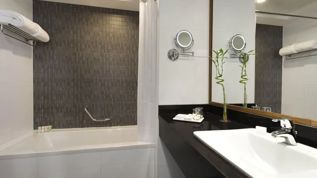 Ramada by Wyndham Abu Dhabi Corniche photo 6