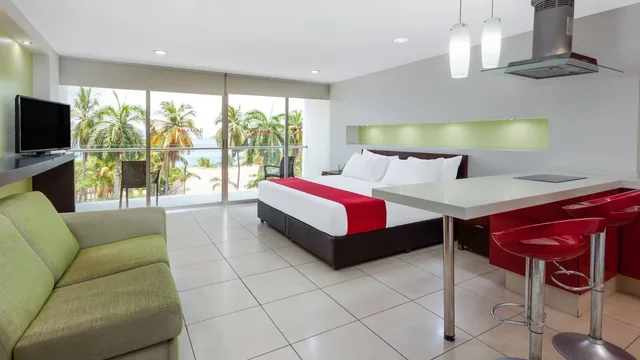 Ramada by Wyndham Acapulco Hotel & Suites photo 8