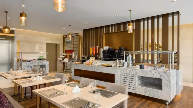 Ramada by Wyndham Riyadh King Fahd Road photo 2