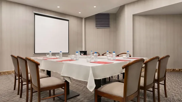 Ramada by Wyndham Van photo 5