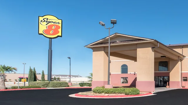 Super 8 by Wyndham Abilene South photo 2
