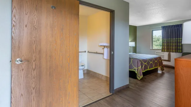 Super 8 by Wyndham Abingdon VA photo 2