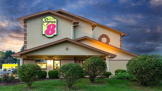 Super 8 by Wyndham Abingdon VA photo 6