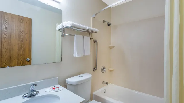 Super 8 by Wyndham Abingdon VA photo 7