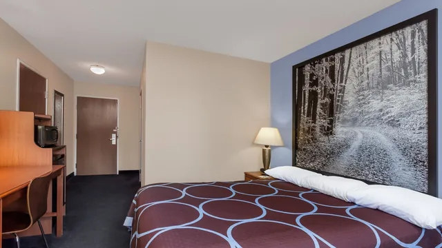 Super 8 by Wyndham Adrian photo 5