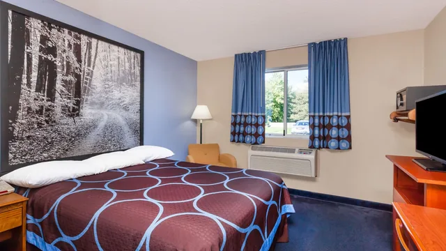 Super 8 by Wyndham Adrian photo 9