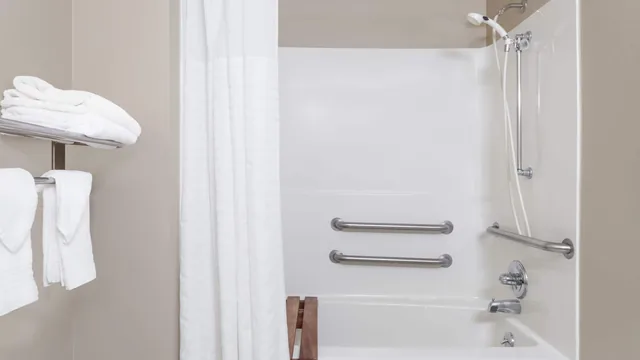 Super 8 by Wyndham Adrian photo 11