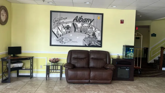 Super 8 by Wyndham Albany photo 4